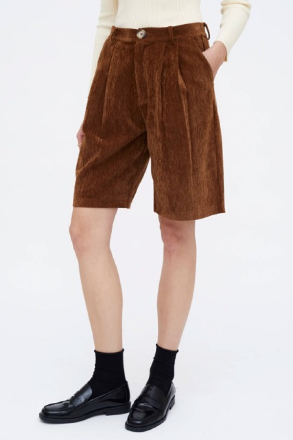 HIGH WAISTED BERMUDA SHORTS WITHA VELVETY EFFECT 