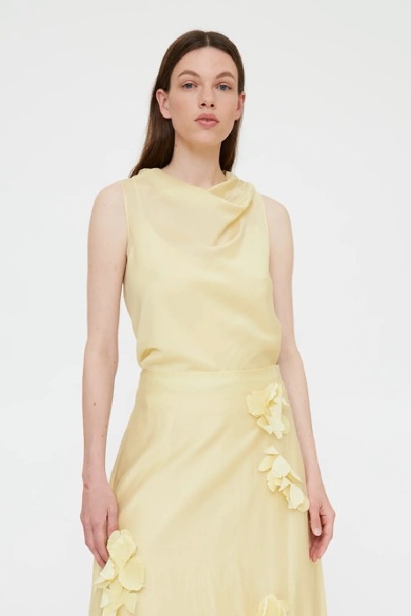 LIGHT YELLOW FLOWY TOP