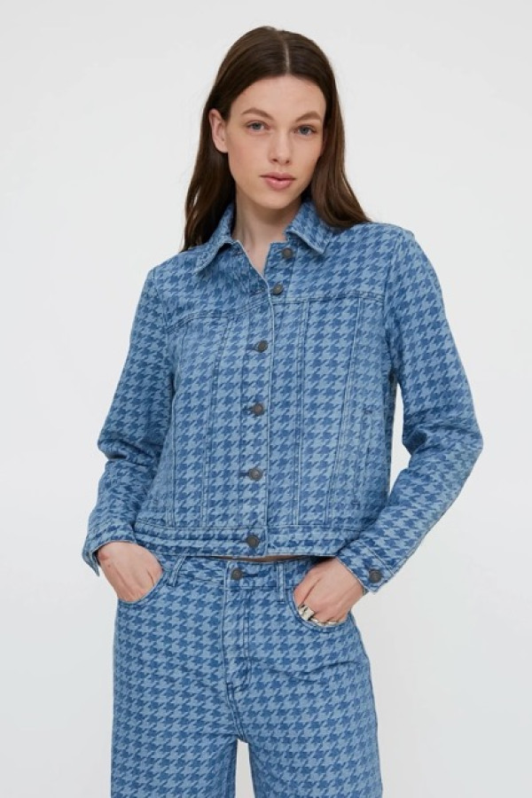 BLUE HOUNDSTOOTH PRINT JACKET AND DENIM JEAN