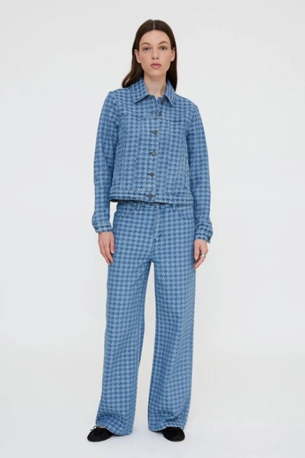 BLUE HOUNDSTOOTH PRINT JACKET AND DENIM JEAN