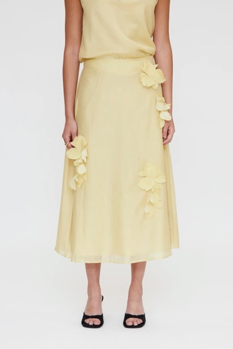 FLOWY YELLOW MIDI SKIRT