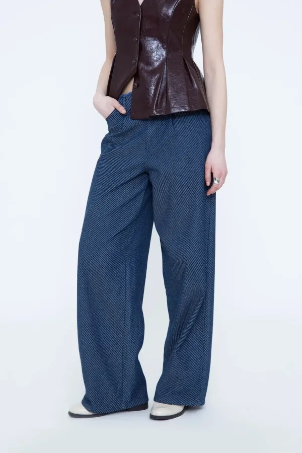 Straight-Leg Jeans – Navy Blue