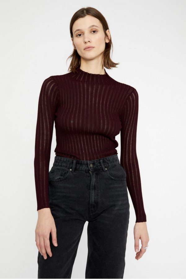BURGUNDY LOOSE-KNIT FITTED TOP WITH HIGH NECK