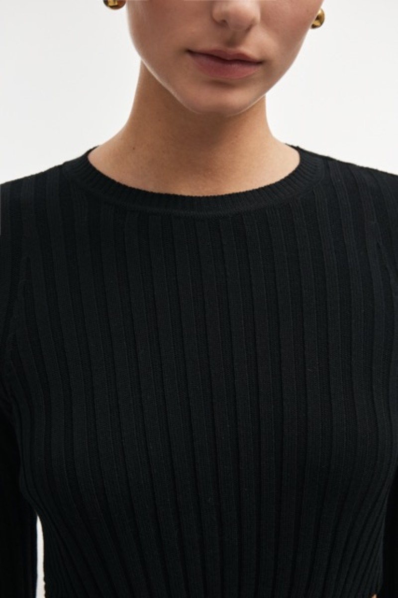 FEMME KNITTED CROP TOP WHITE