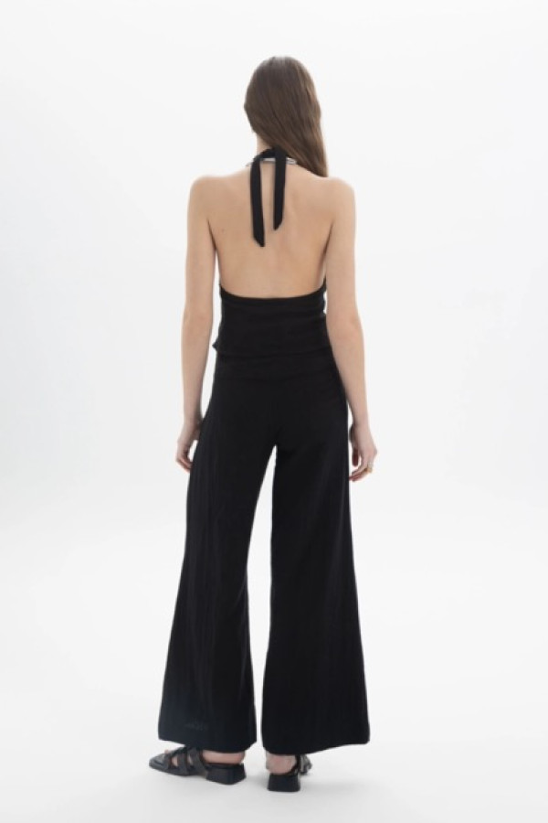 BLACK TOP WITH DEEP V NECK 