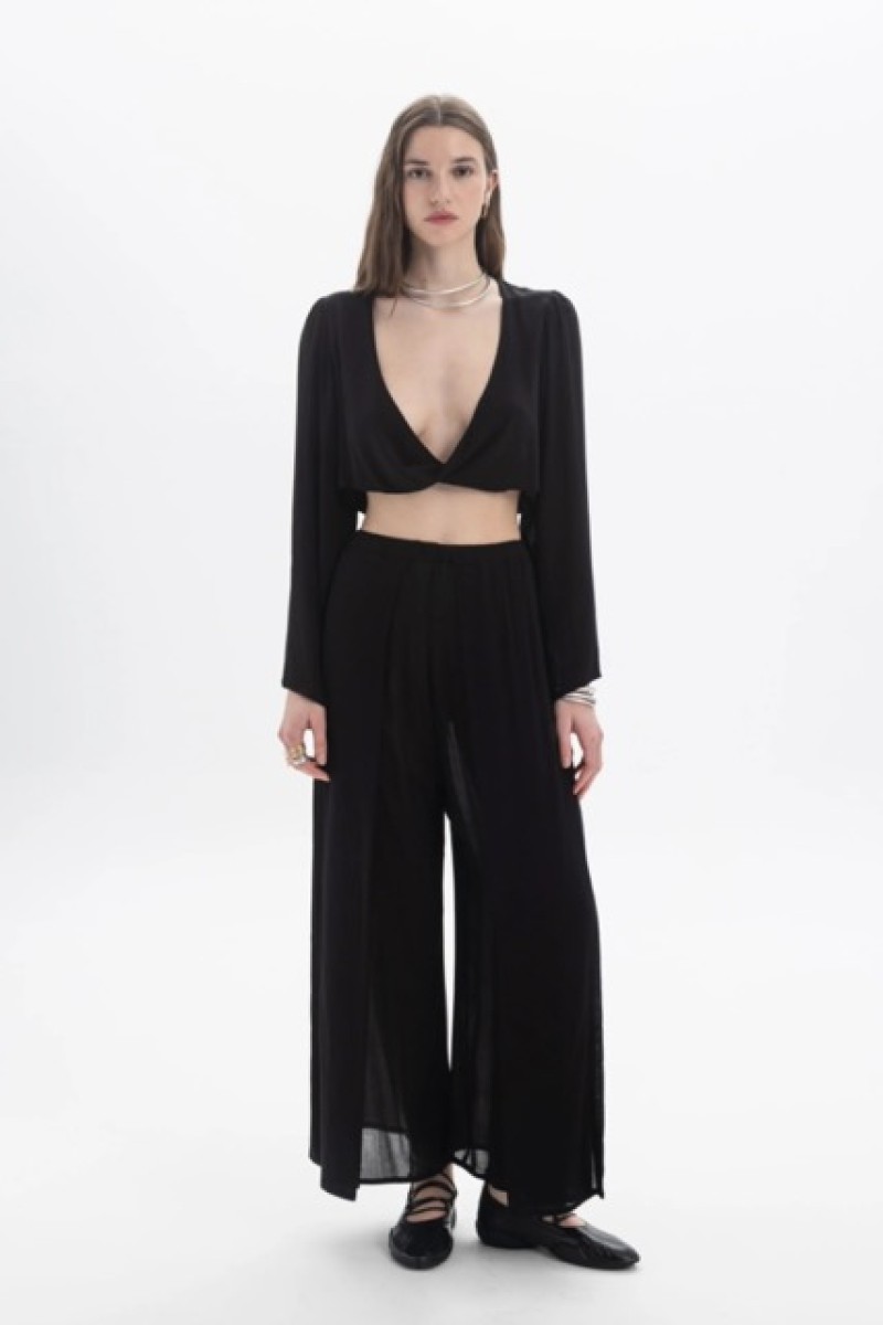 DRAPED CROPPED LONG SLEEVE TOP WITH WIDE LEG PANTS