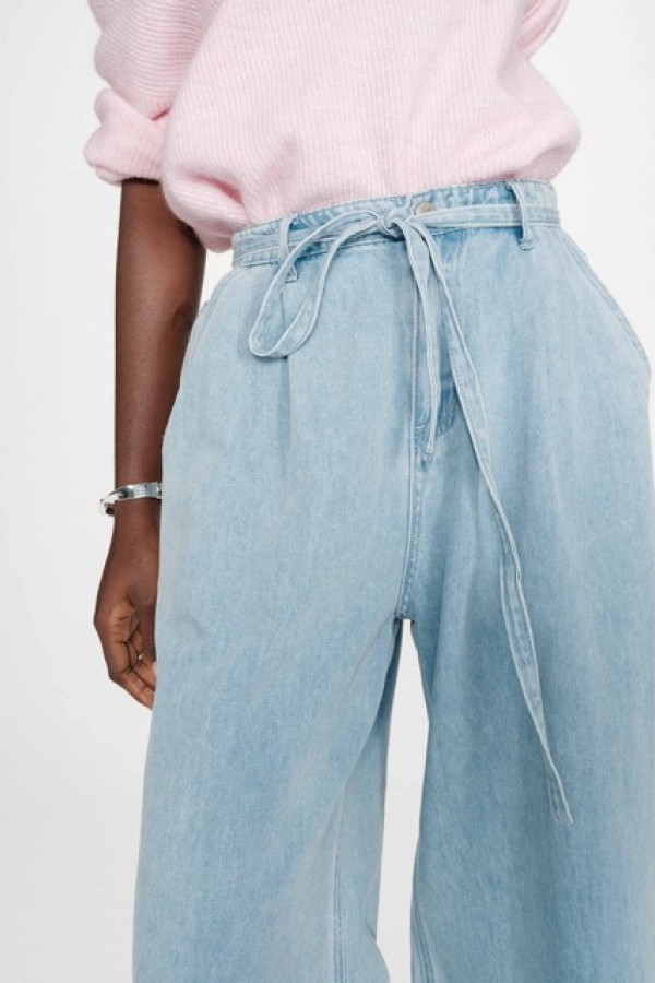 OVERSIZED JEANS MID-RISE WAIST SKYBLUE POMPON